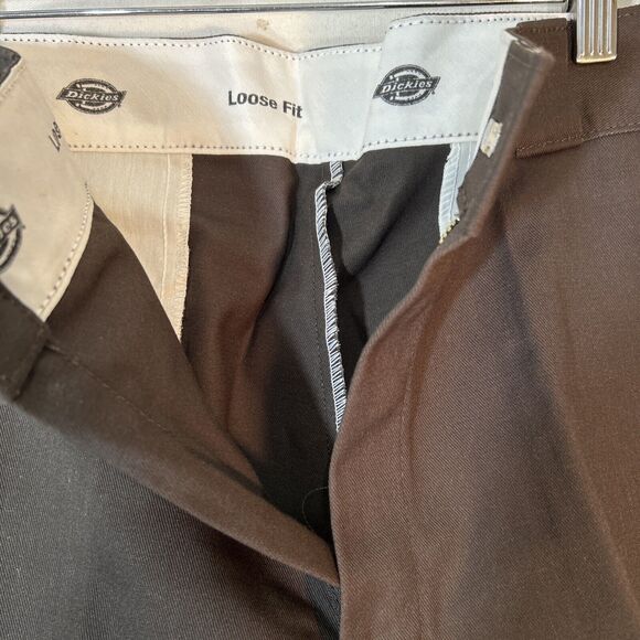 Dickies Men's 13 Inch Loose Fit Multi-Pocket Work Short 34 Dark Brown V1 - Picture 2 of 6